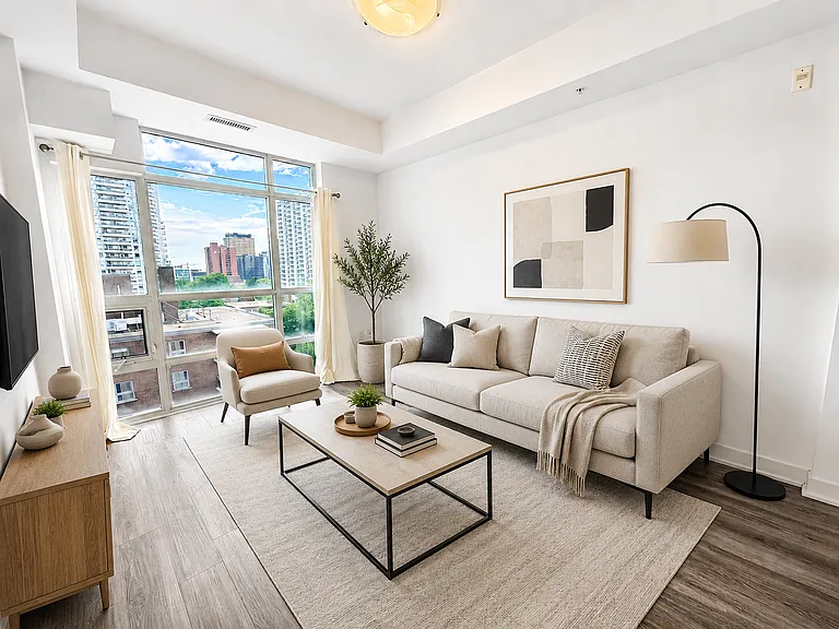 85 Robinson St #906 — Photo 1