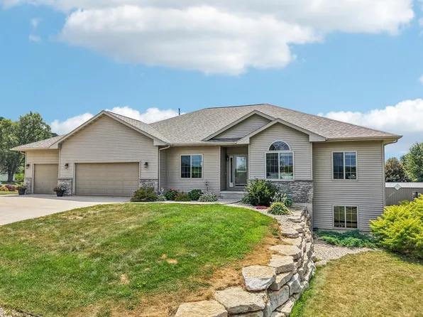 W13887 Bannan Ct, Prairie Du Sac, WI 53578