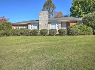 701 Mountcastle Dr, Johnson City, TN 37601