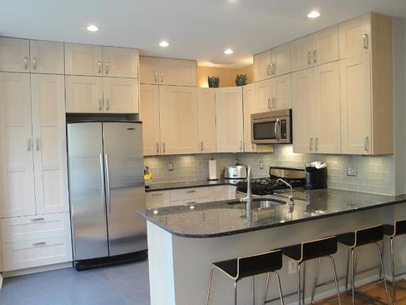 4th image of 4053 Glostonbury Way