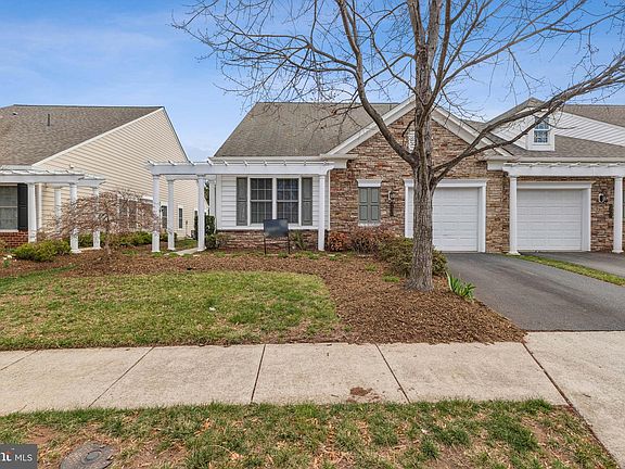 3rd image of 44446 Oakmont Manor Sq