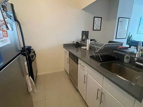 5th image of 311 E 38th St APT 14A