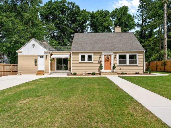 518 W Chisholm St, Sanford, NC 27330