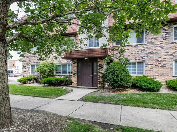 3938 W 104th St APT 3C, Chicago, IL 60655