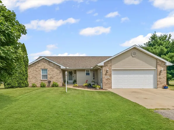 104 Wilsey Ln, Sidney, IL 61877