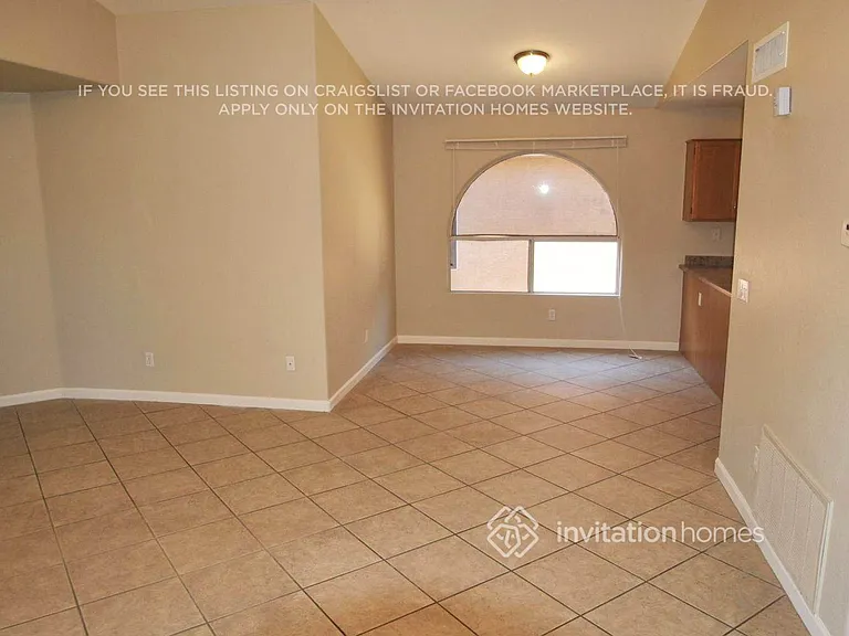 7923 W Laurel Ln — Photo 2