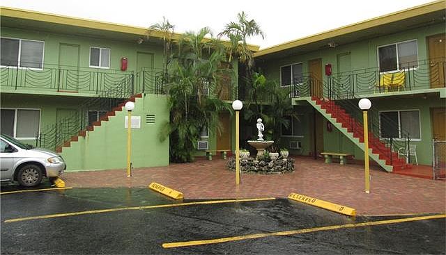 1st image of 17191 S Glades Dr