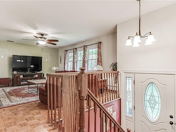 3rd image of 17 Ravenna Dr
