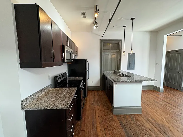 1100 Hull Street Apartments — Photo 9