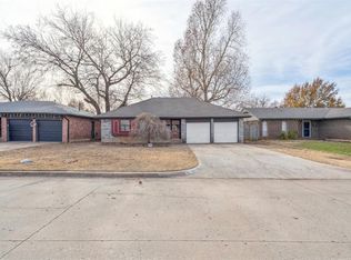 1052 NW 7th Pl, Moore, OK 73160
