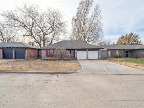 1052 NW 7th Pl, Moore, OK 73160