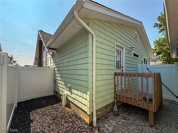 4th image of 27 Bungalow Bay Blvd