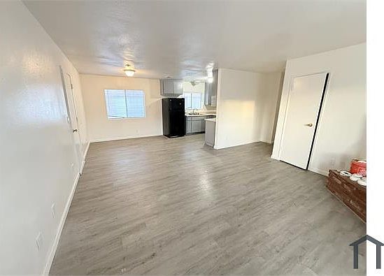 3rd image of 13729 Greenwood Pl #4