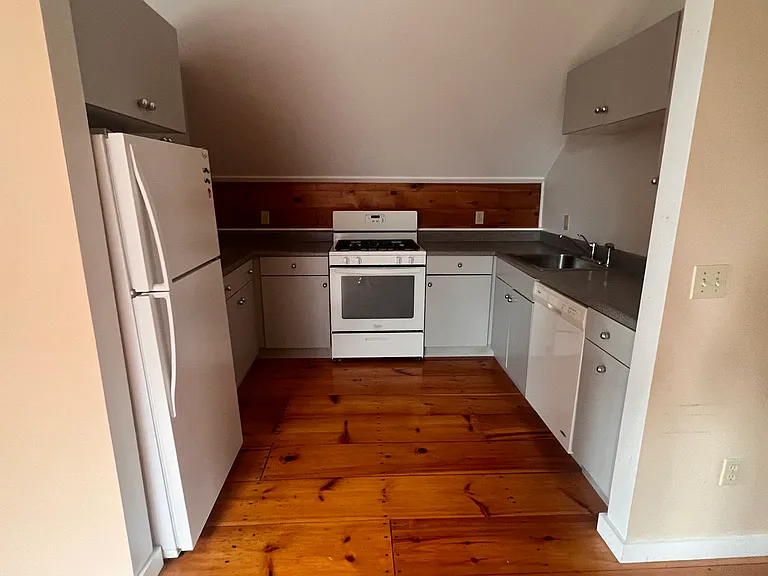 47 Main St #B — Photo 5