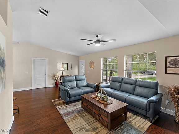 5th image of 1118 Oak Ave