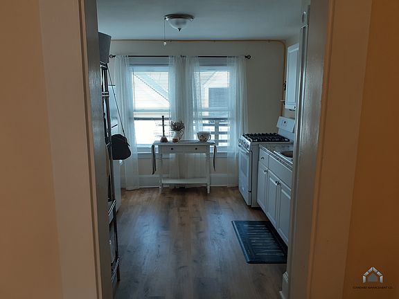 3rd image of 195 Main St #6