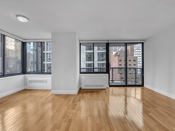 4th image of 235 W 48th St APT 15M