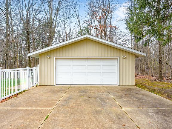 5th image of 4463 Poplar Ln
