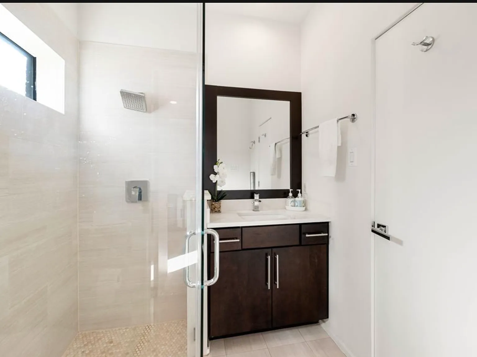 3 bed, 2500 sqft, $4,000 — Photo 2