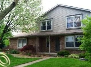 10817 Chestnut Dr, Plymouth, MI 48170