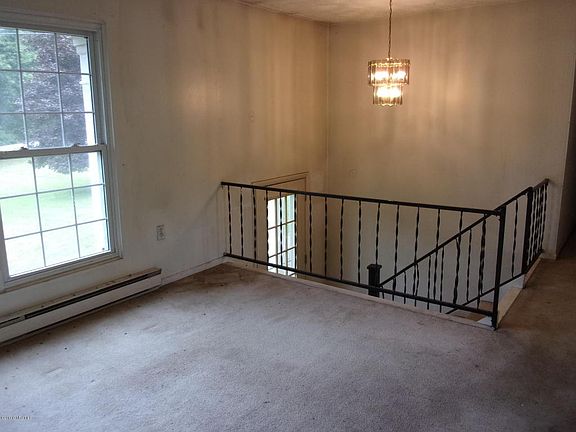 4th image of 605 Mabry Ln