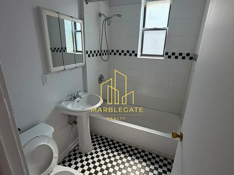 469-470 Elizabeth Ave #5011 — Photo 2