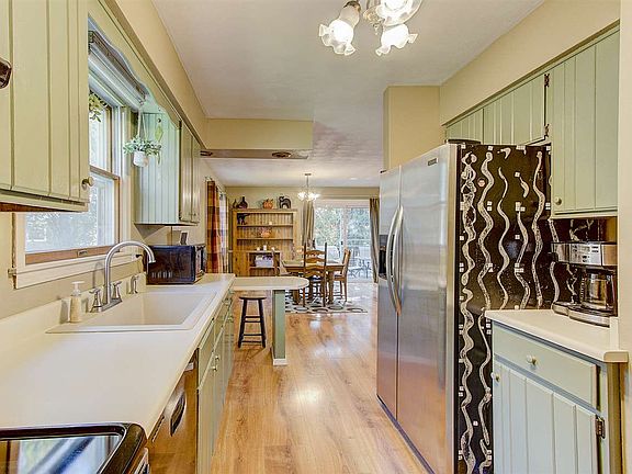 3rd image of 914 Nantucket Dr