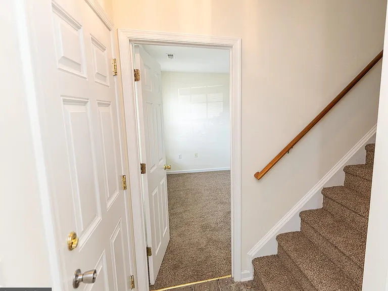 202 Carsons Ct — Photo 17