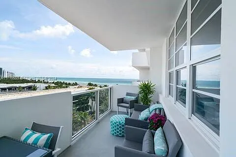 The Decoplage Condo — Photo 2