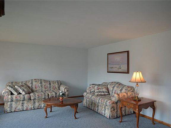 3rd image of 29 Nadine Dr