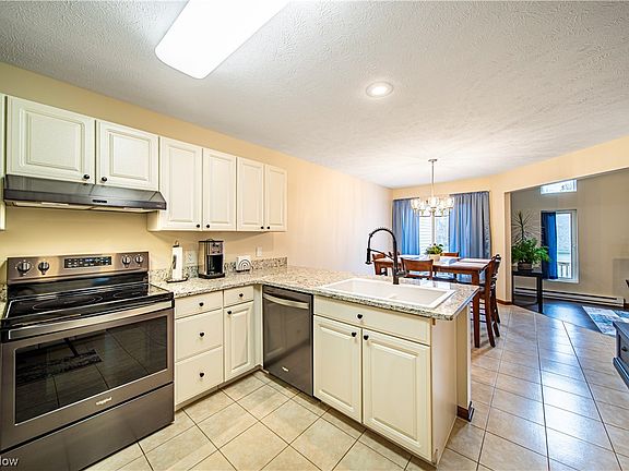 5th image of 403 E Barrington Dr