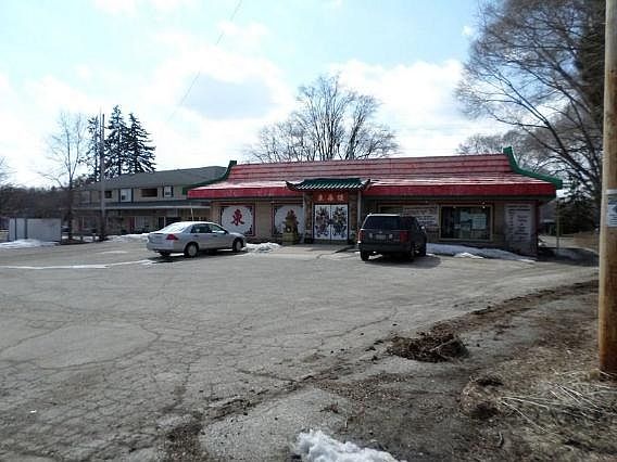 5th image of 305 N Main St