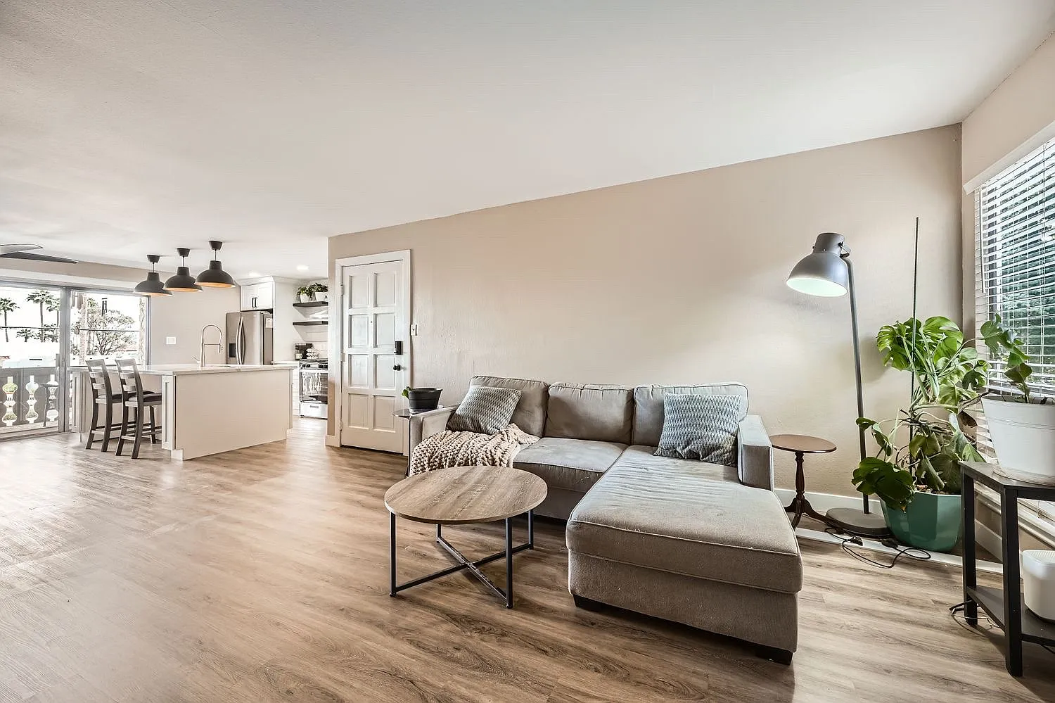 2 bed, 1170 sqft, $2,300 — Photo 3