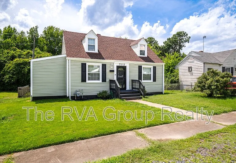 712 Hill Top Dr — Photo 2