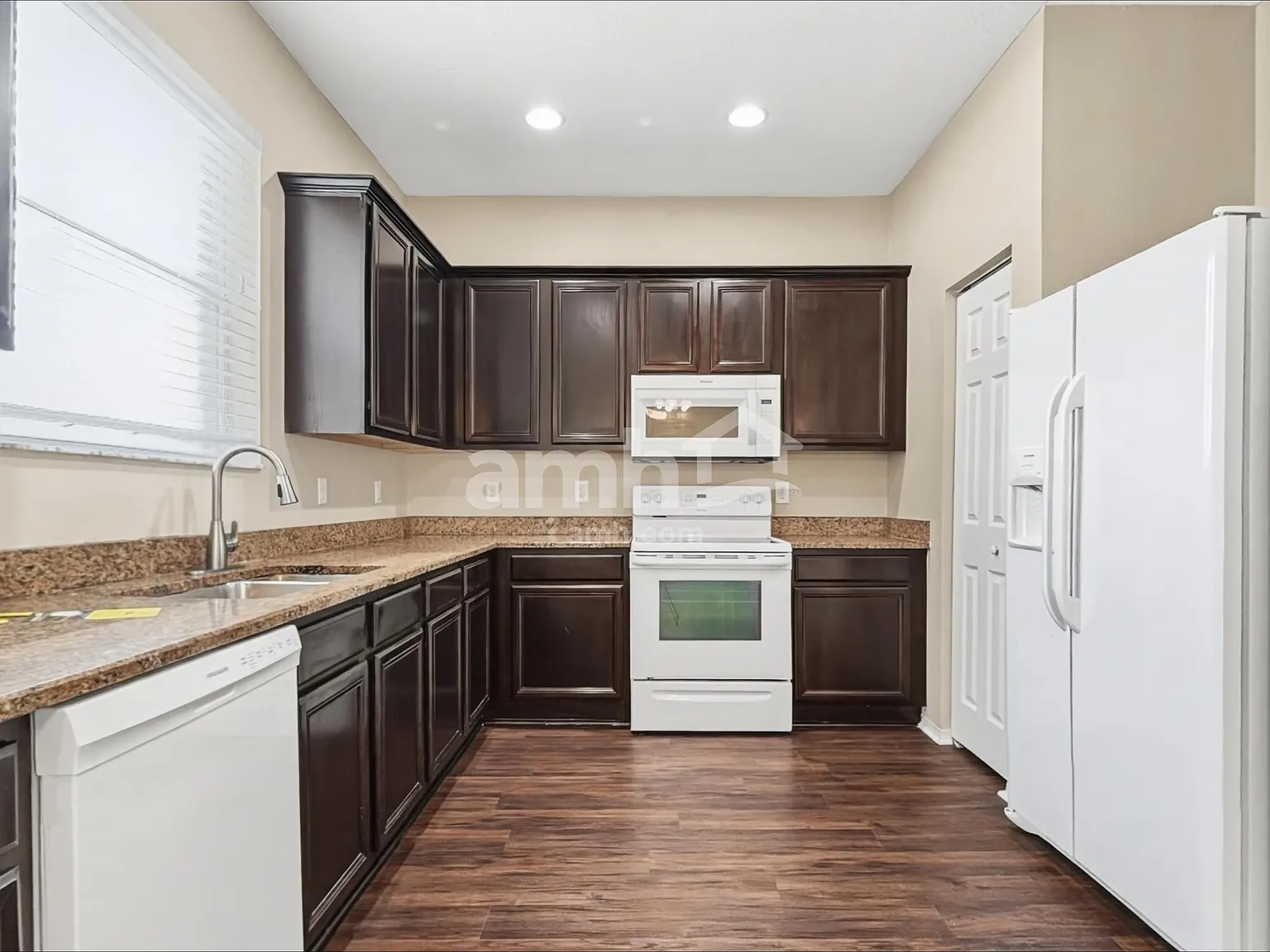 3 bed, 2.5 bath, 1545 sqft, $2,085 — Photo 3