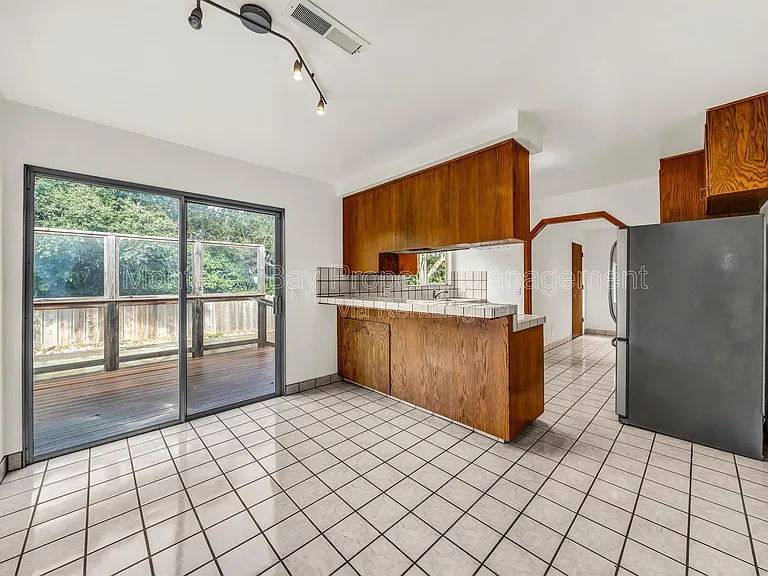 2100 David Ave — Photo 3