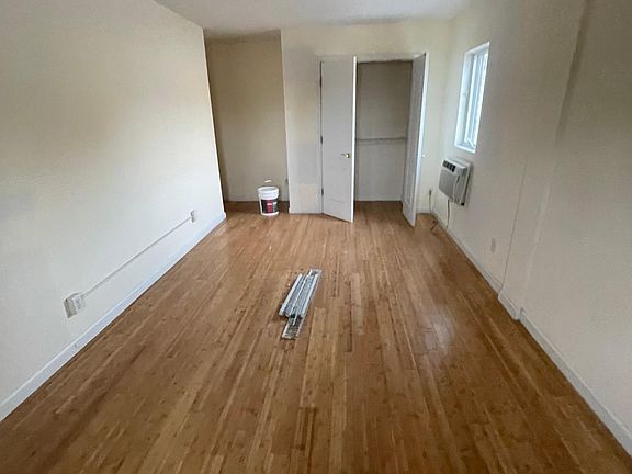 4th image of 400 Woolley Ave #1