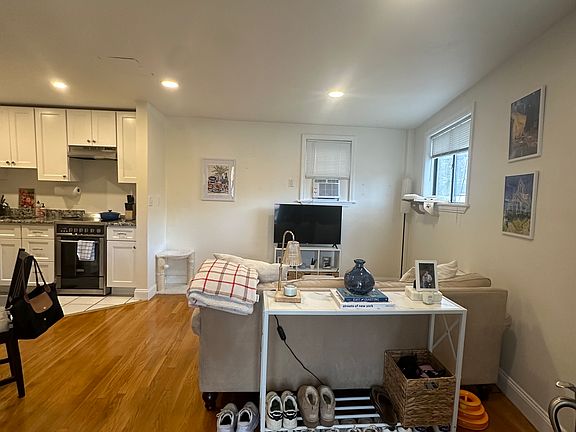 2nd image of 1 Gladstone St #1