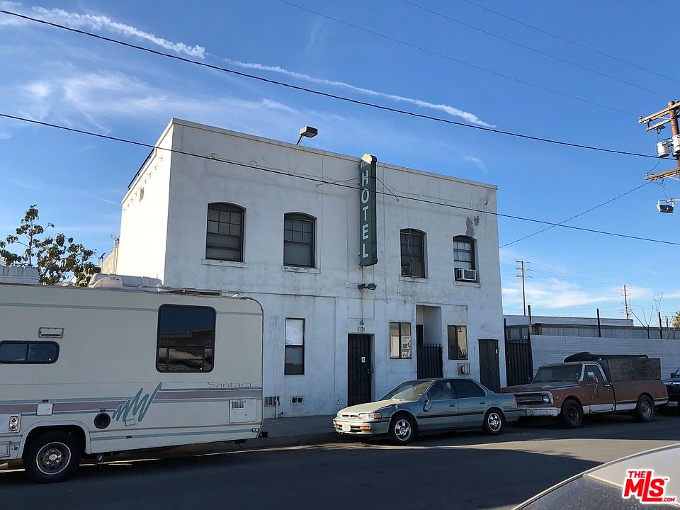 1st image of 821 Flint Ave