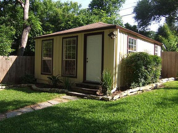 Guest cottage with full bath and hardwood floors