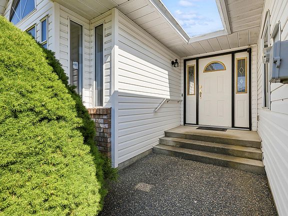 3rd image of 7660 Sapphire Dr