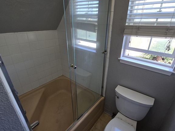 3rd image of 844 33rd Ave #2
