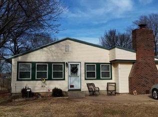 1334 Pearl St, Winfield, KS 67156