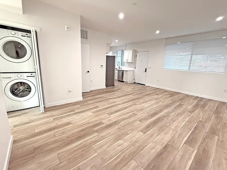 10934 Peach Grove St #202 — Photo 8