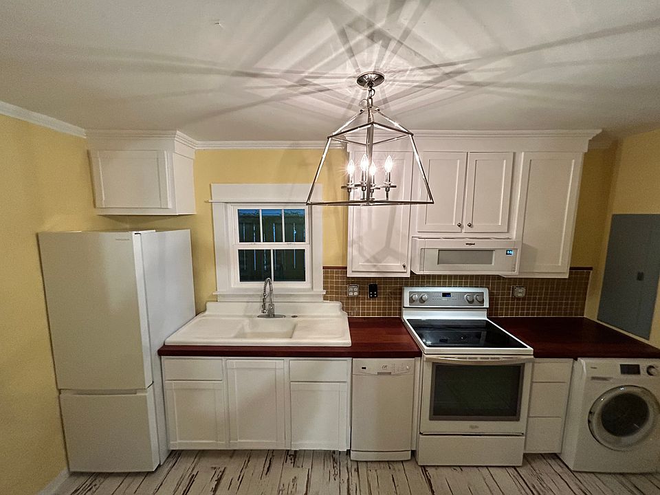 1st image of 1923 Fuller St APT C