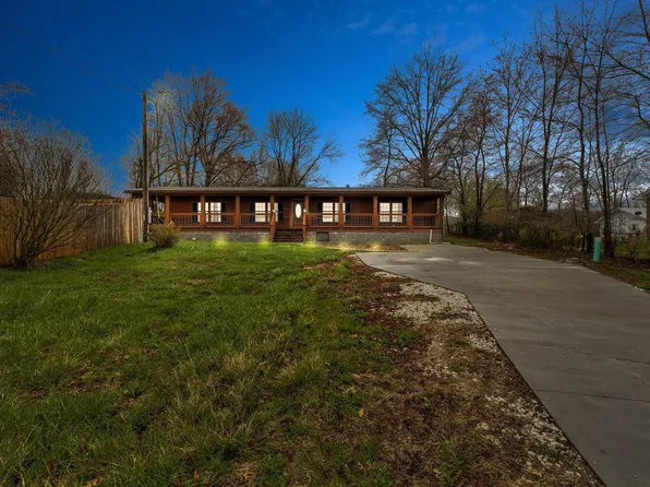 740 N Main St, Stanton, KY 40380