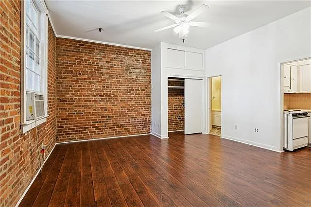 Building Photo - 807 Bourbon St #5-2B