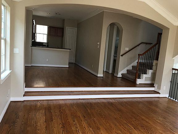 4th image of 9013 Harbor Hills Dr