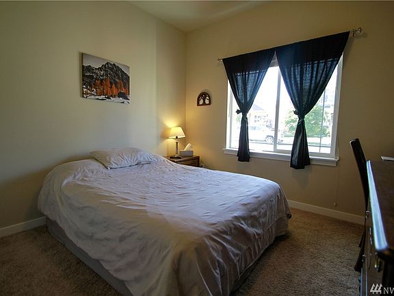 5th image of 427 Petersen Dr E