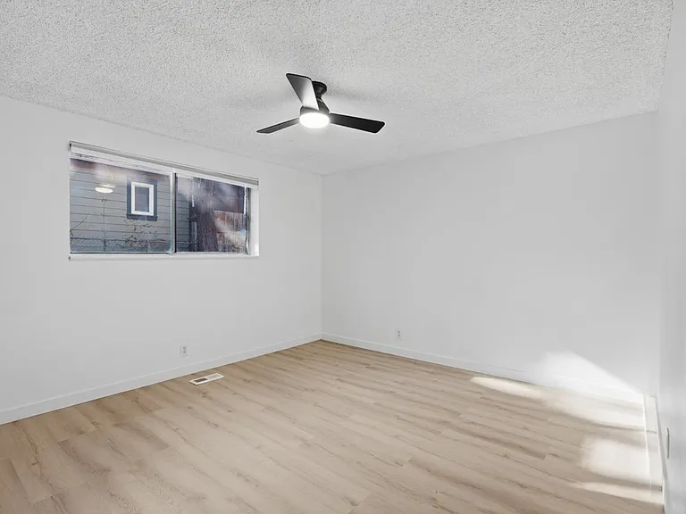 1010 S Windsor St — Photo 8